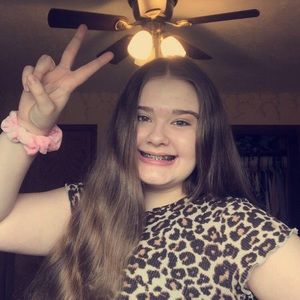 Meet your Posher, Larissa